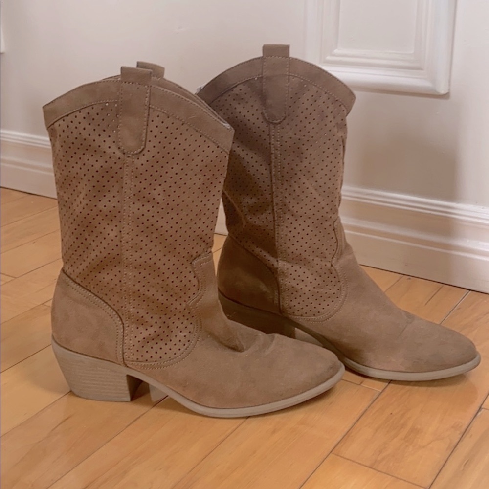 American Eagle Brown/Tan cowboy boots, size 8.5